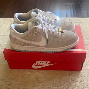 Nike Dunk Low SE “Barber Shop” Grey